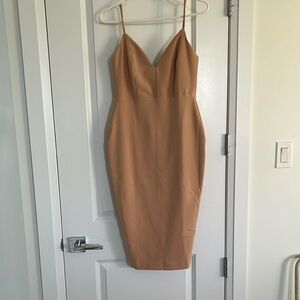 Nude midi dress with spaghetti straps and bodycon style